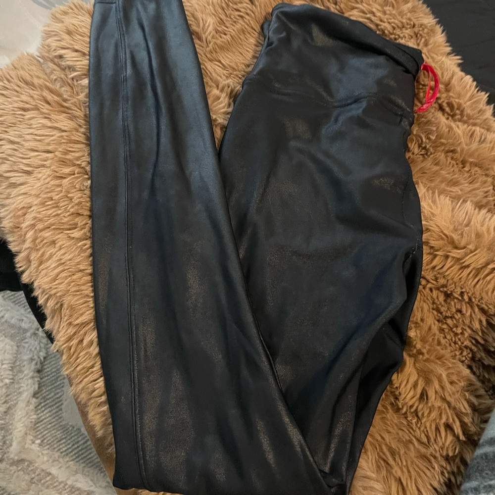 Spans faux leather leggings